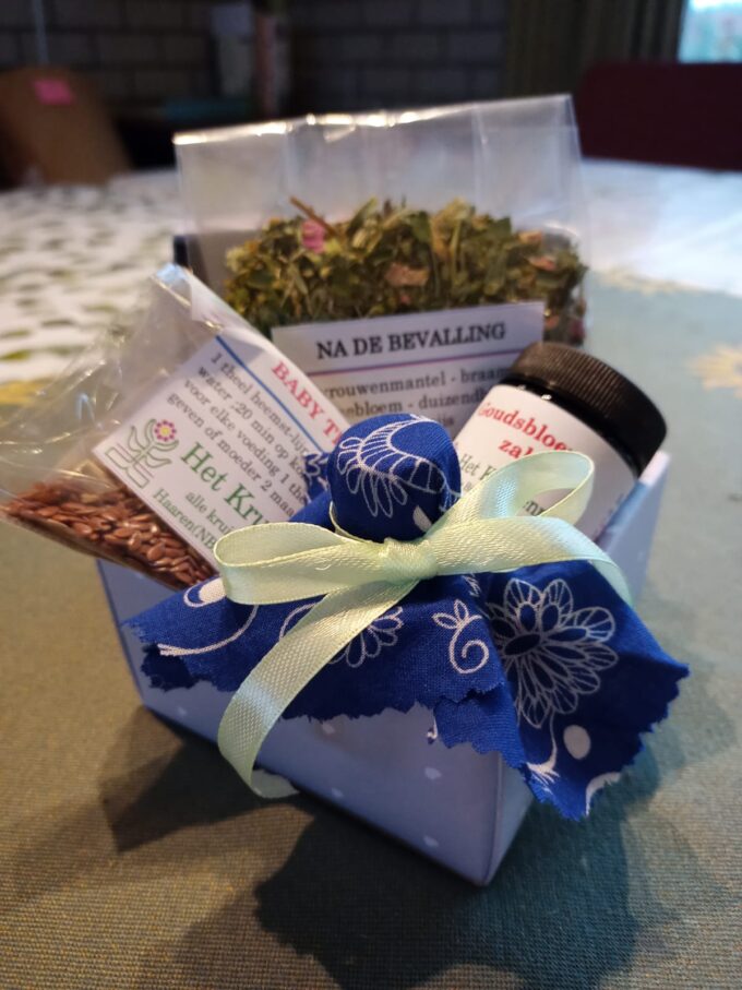 Kraam Cadeau blauw = Baby-Pakket